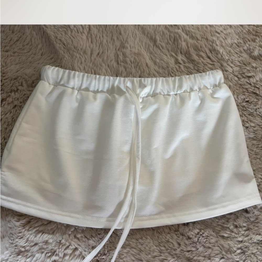 White Athletic Skirt with Elastic Waistband